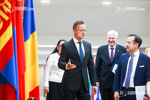 Д.Цогтбаатар: Унгартай хүнс, хөдөө аж ахуйн салбарт хамтарч ажиллана